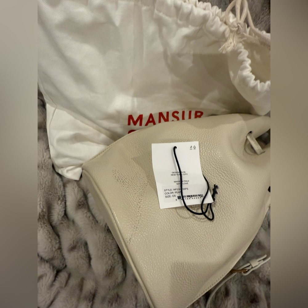 Mansur Gavriel Ivory Leather Bucket Shoulder Bag with tag. Pearl 12x9 approx - Picture 10 of 12